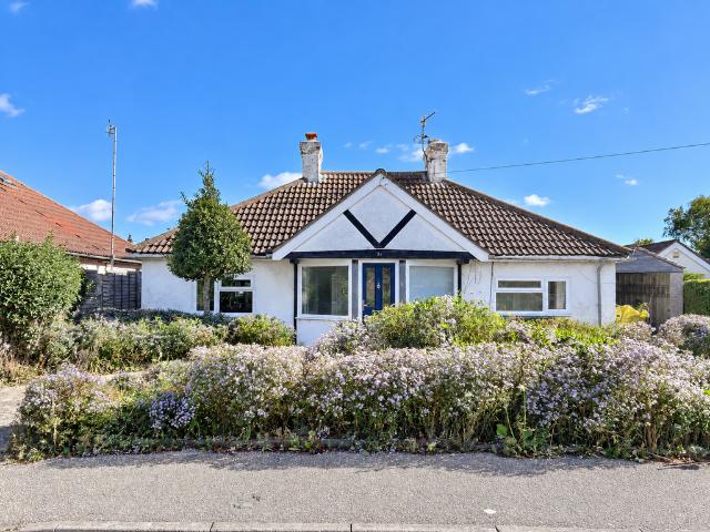 Bungalow for sale in Felpham, Arun