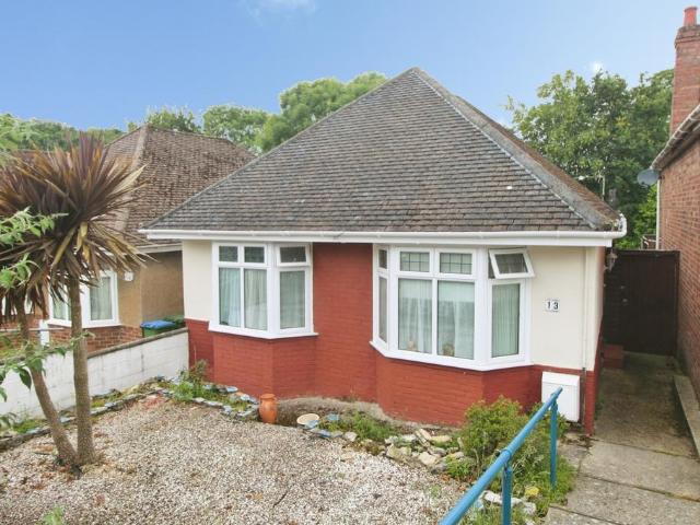 Bungalow for sale in Sholing, City Of Southampton