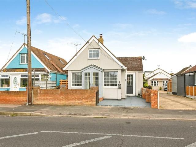 Bungalow for sale in Clacton-on-Sea, Tendring