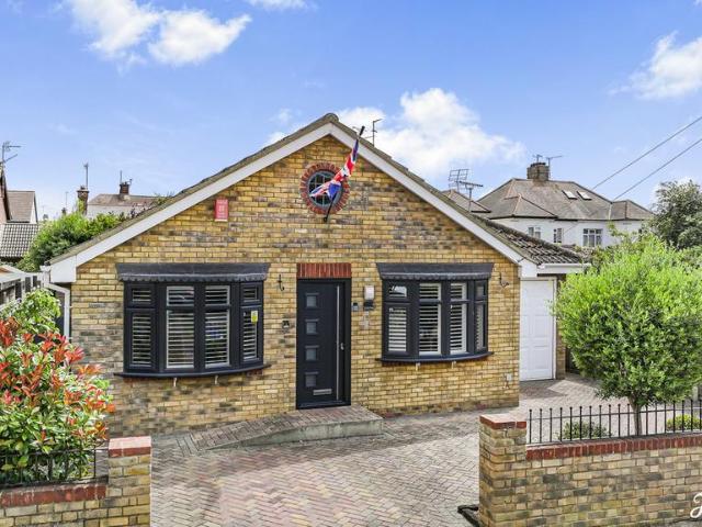 Bungalow for sale in Alton Barnes, Essex