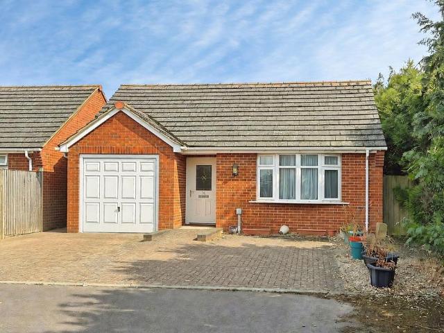 Bungalow for sale in Stotfold, Bedfordshire