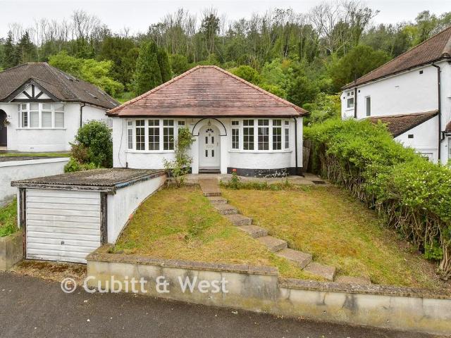 Bungalow for sale in London Borough of Croydon, Kenley