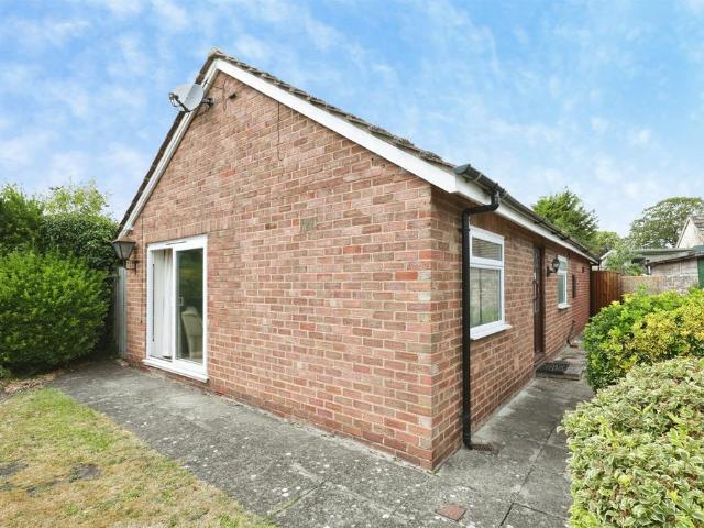 Bungalow for sale in Alderminster, Warwickshire