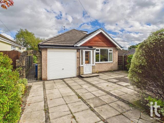 Bungalow for sale in High Lane, Stockport