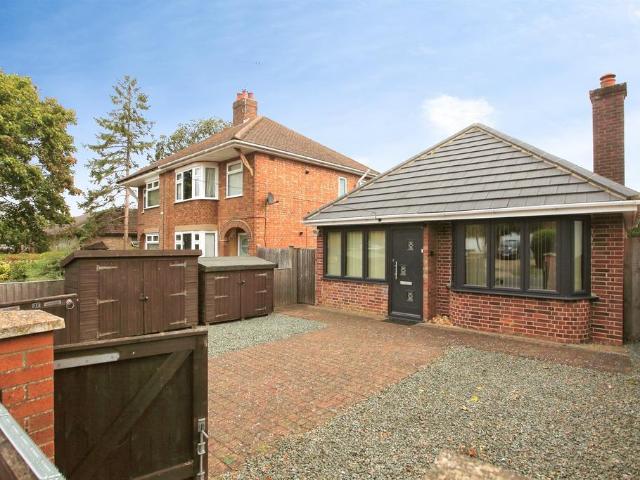 Bungalow for sale in Gunthorpe, Peterborough