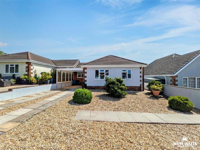 Bungalow for sale in Llangyndeyrn, Meinciau