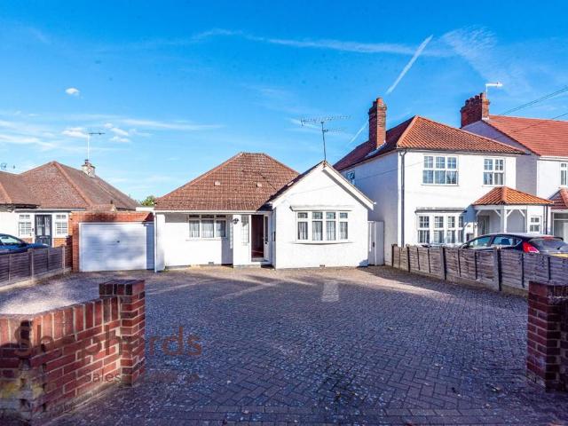 Bungalow for sale in Hoddesdon, Broxbourne