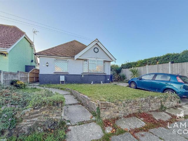 Bungalow for sale in Holland-on-Sea, Dale Hill