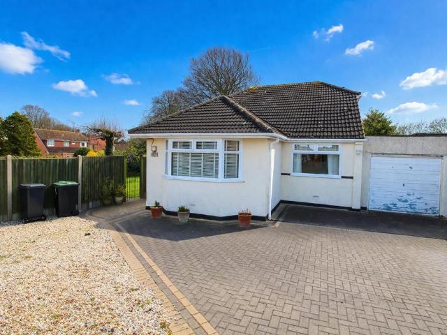 Bungalow for sale in Upton, Acol