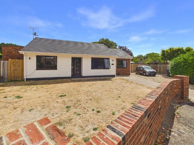 Bungalow for sale in Acol, Kent