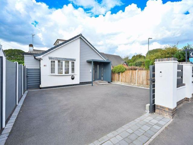 Bungalow for sale in Brownhills, West Midlands