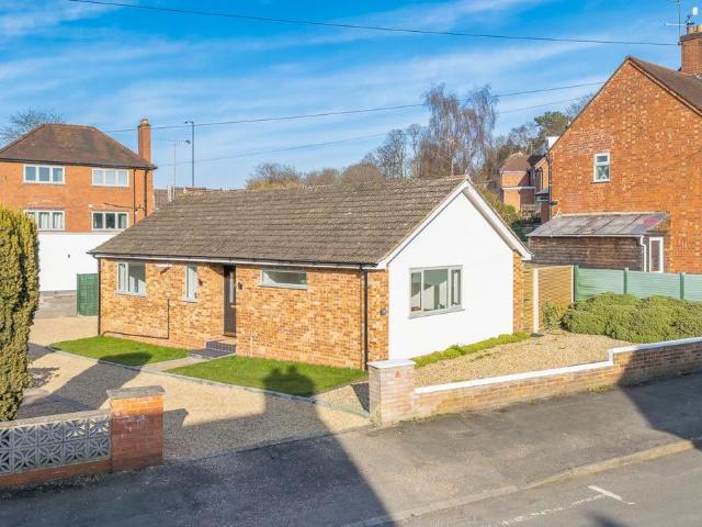 Bungalow for sale in Mill End, Warwick