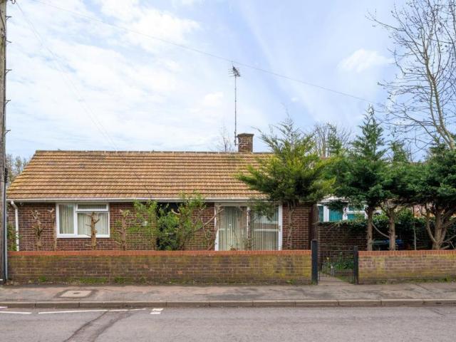 Bungalow for sale in Grimsbury, Cherwell
