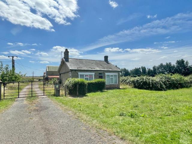 Bungalow for sale in Doddington, Four Gotes