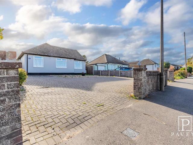 Bungalow for sale in Walton-on-the-Naze, Tendring