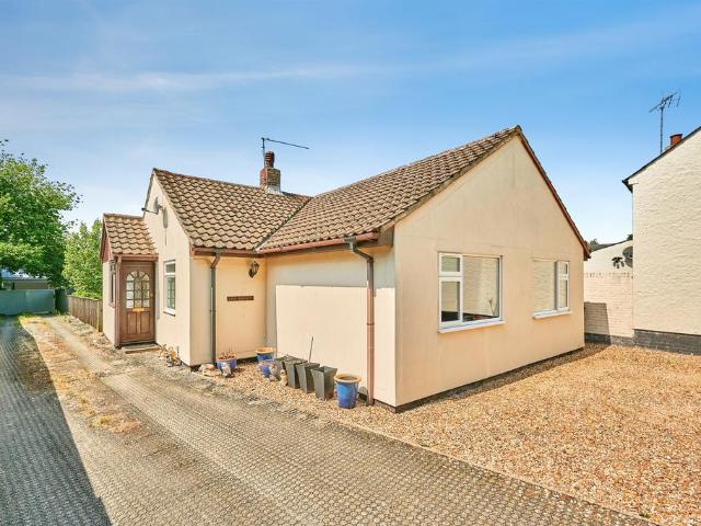 Bungalow for sale in Duton Hill, Essex