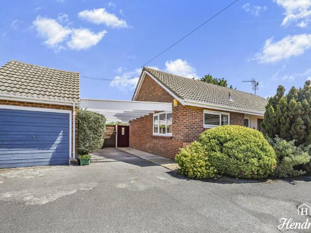 Bungalow for sale in Ashingdon, Barling
