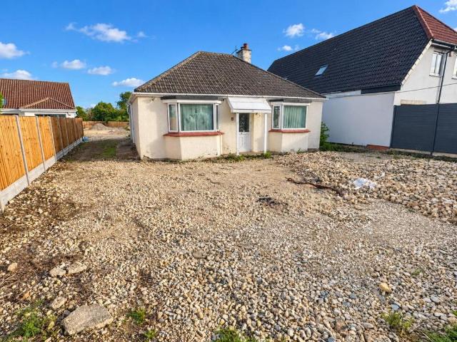 Bungalow for sale in Rushden