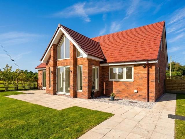 Bungalow for sale in Alderminster, Warwickshire