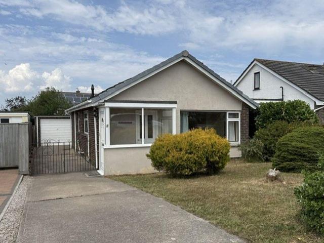 Bungalow for sale in Strode, Devon