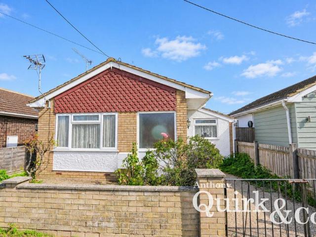 Bungalow for sale in Winter Gardens, Essex