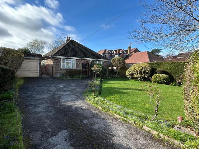Bungalow for sale in Oakley, Merley