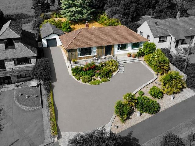 Bungalow for sale in Bleadon, North Somerset