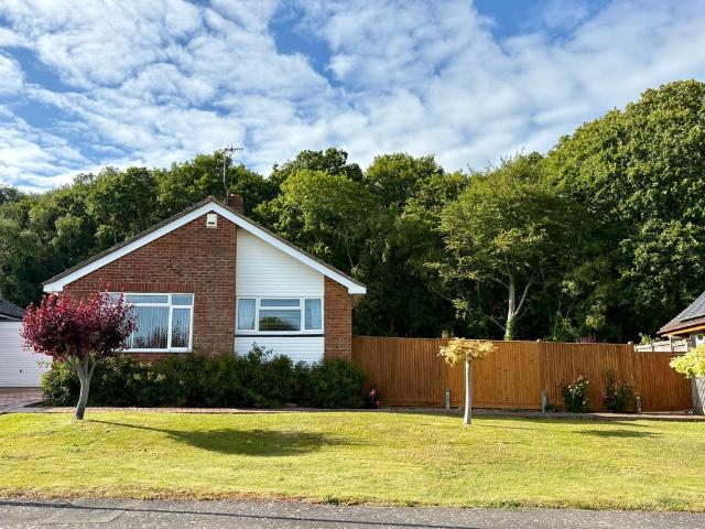 Bungalow for sale in Little Common, Heathlands