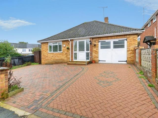 Bungalow for sale in Leighton-Linslade, Linslade