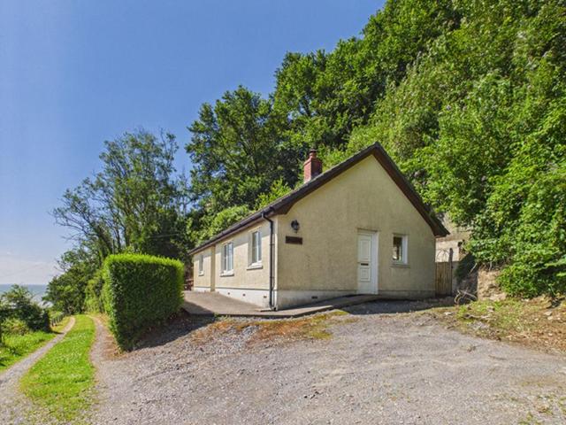 Bungalow for sale in Pendine, Wales