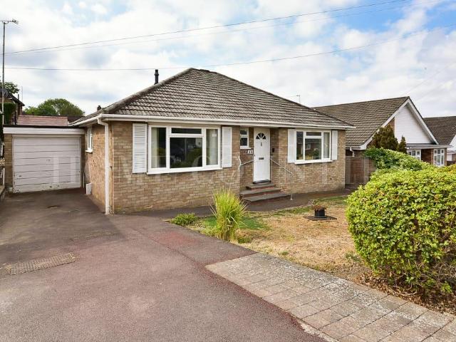 Bungalow for sale in Sunnybank, Hertsmere
