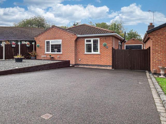 Bungalow for sale in Friezeland, Ashfield
