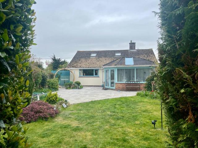 Bungalow for sale in Eastbridge, Suffolk