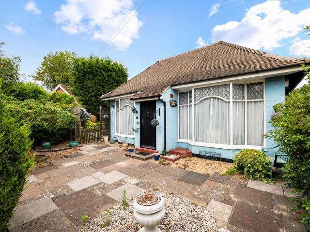 Bungalow for sale in Oxted, Hillview