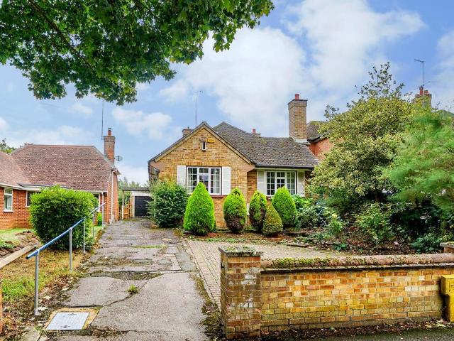 Bungalow for sale in Leighton-Linslade, Linslade