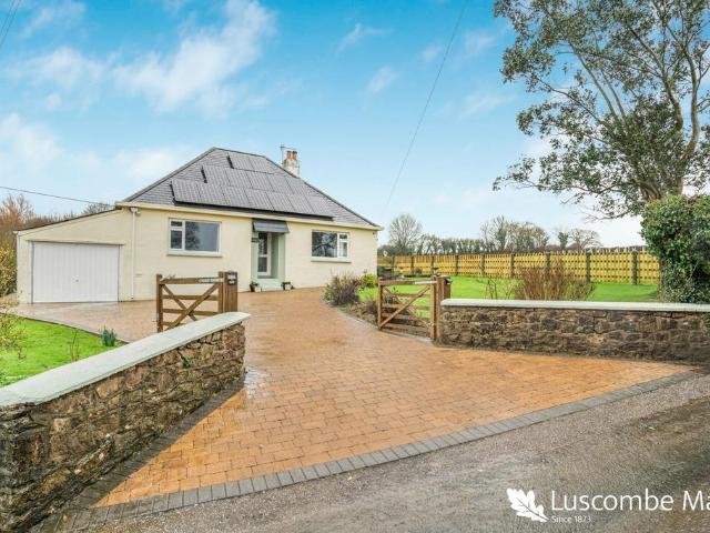 Bungalow for sale in Strode, Devon
