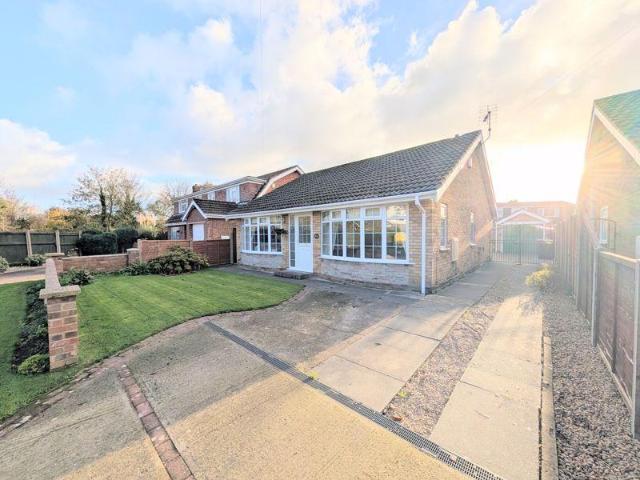 Bungalow for sale in Holton le Clay, Belleau