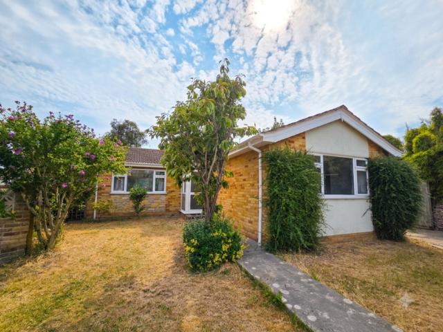 Bungalow for sale in Upton, Acol