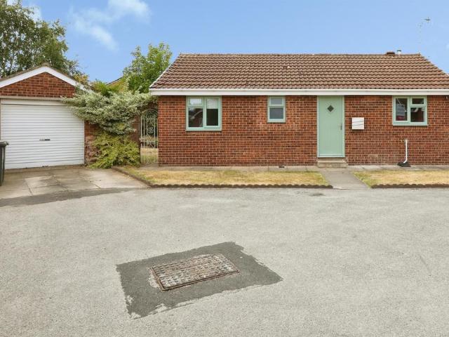Bungalow for sale in Edenthorpe, South Yorkshire