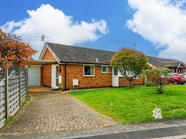 Bungalow for sale in Leighton-Linslade, Linslade