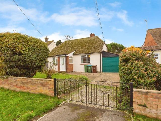 Bungalow for sale in Bierton, Buckinghamshire