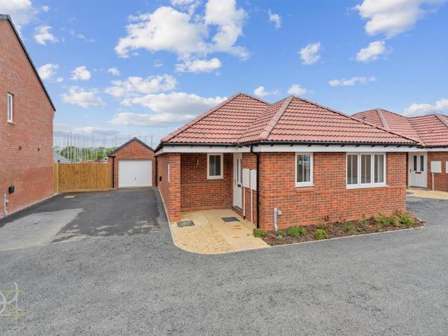 Bungalow for sale in Crookhill, Worcestershire
