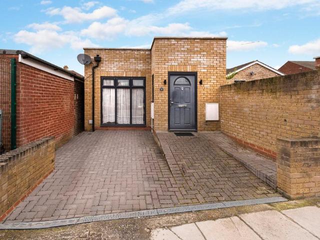 Bungalow for sale in Blendon, Greater London