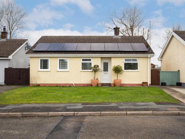 Bungalow for sale in Rudbaxton, Crundale