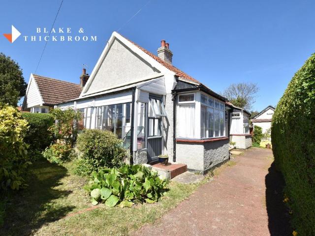 Bungalow for sale in Holland-on-Sea, Dale Hill