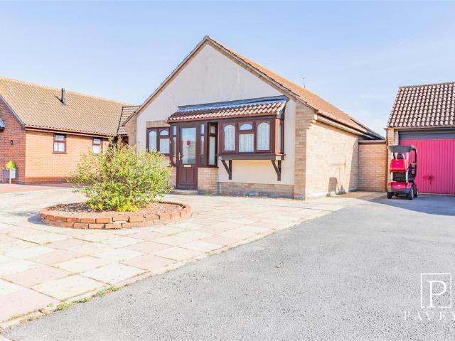 Bungalow for sale in Frinton-on-Sea, Tendring