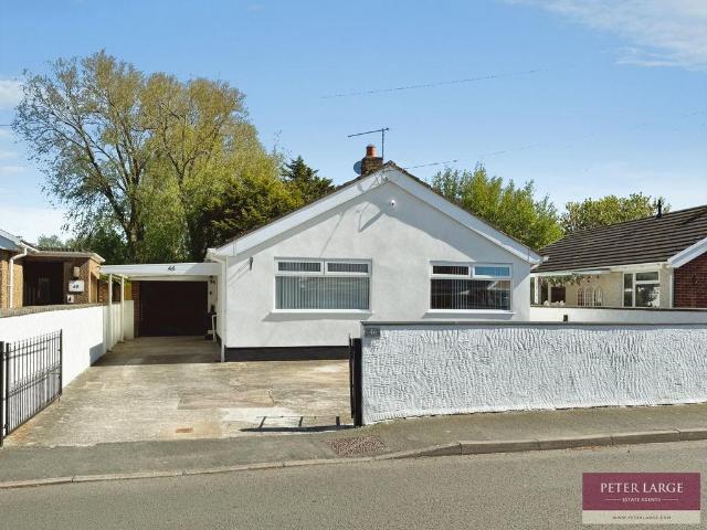 Bungalow for sale in Kinmel Bay, Wales