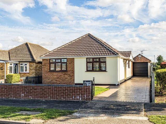 Bungalow for sale in Berg Estate, Basingstoke and Deane