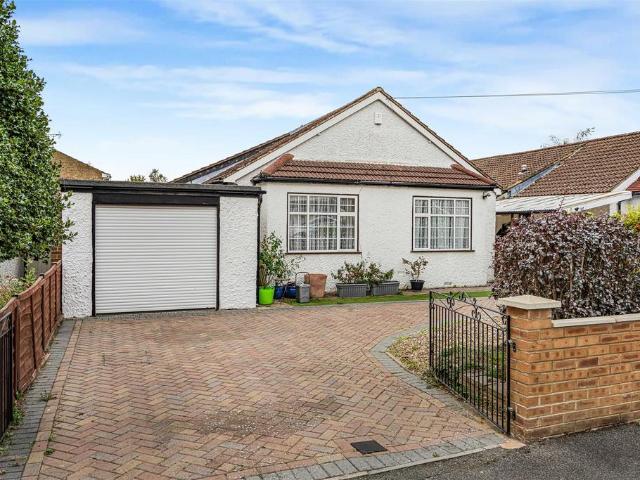 Bungalow for sale in Cippenham, Slough