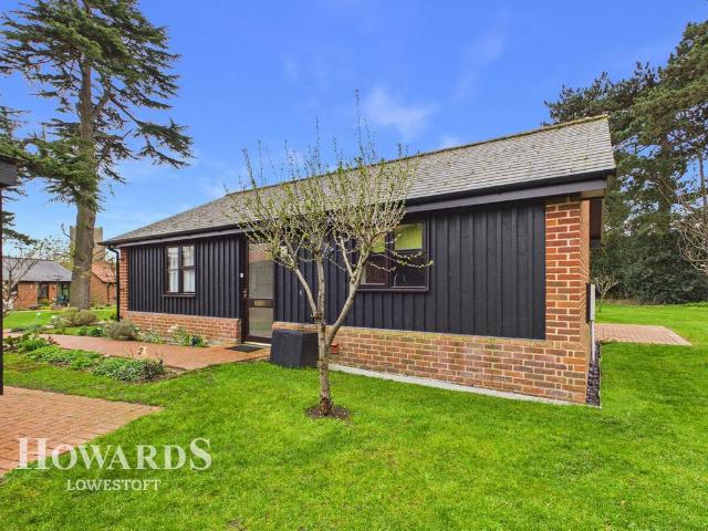 Bungalow for sale in Eastbridge, Suffolk